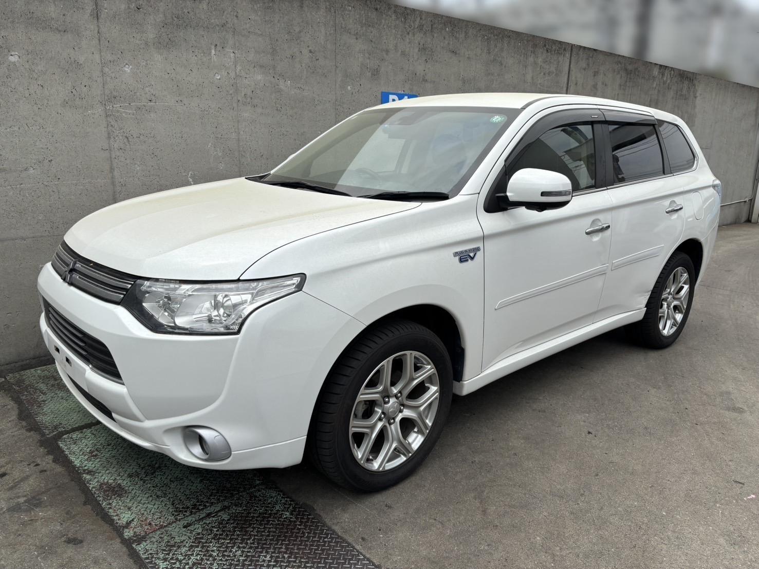 ミツビシアウトランダーＰＨＥＶ平成25年式(2013年式)兵庫県伊丹市の買取実績2025/10/22画像1