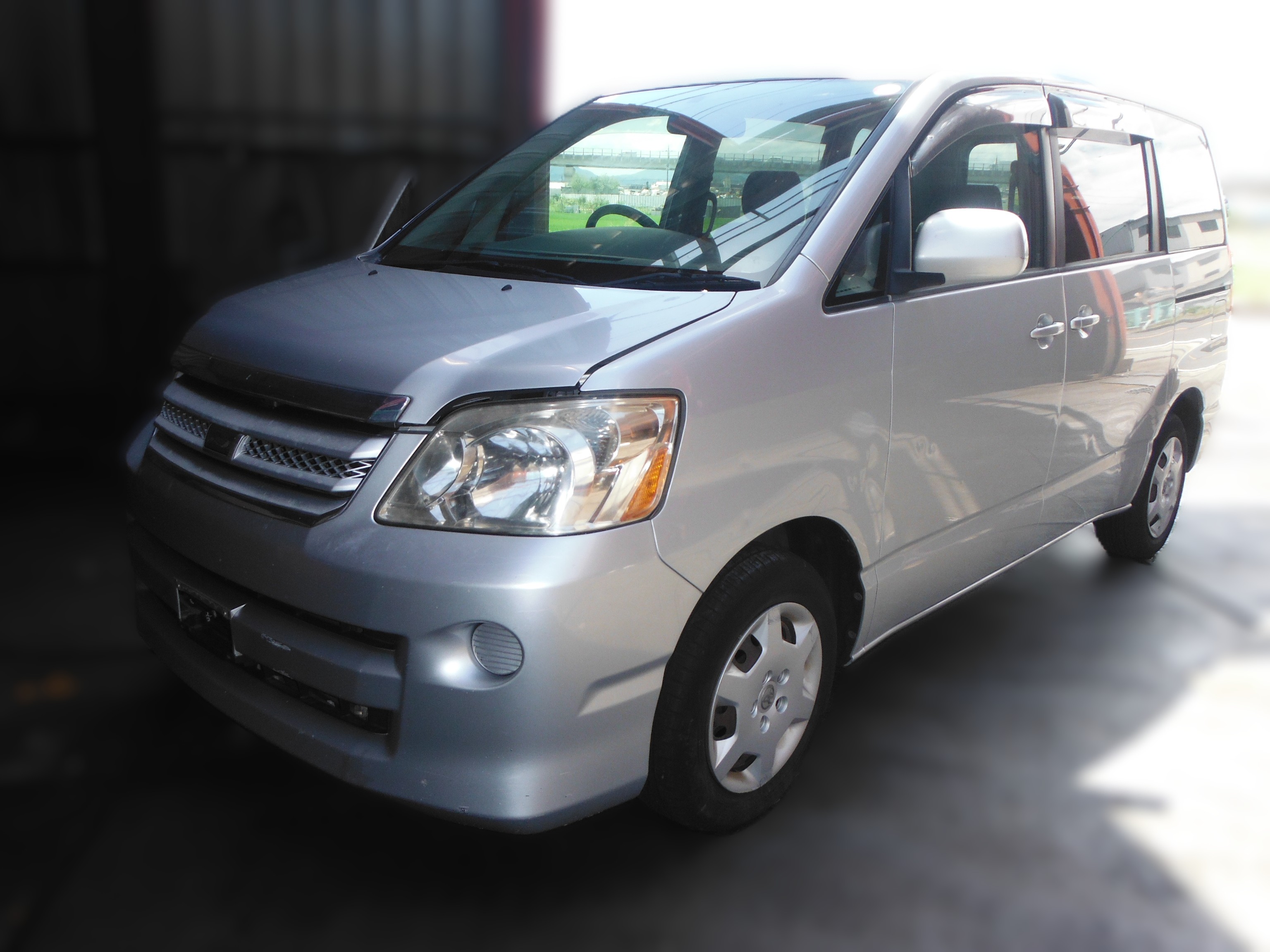 トヨタノア平成18年式(2006年式)大阪府東大阪市の買取実績2025/11/10画像1