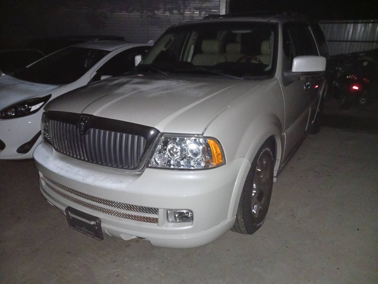 リンカーンナビゲーター平成17年式(2005年式)広島県広島市の買取実績2026/02/12画像1