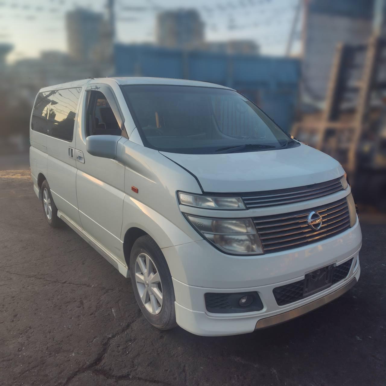 ニッサン エルグランドの買取実績画像1